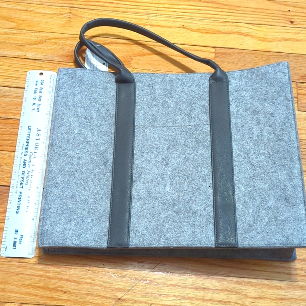 Grey felt & faux leather detailing structured tote bag by La Prairie